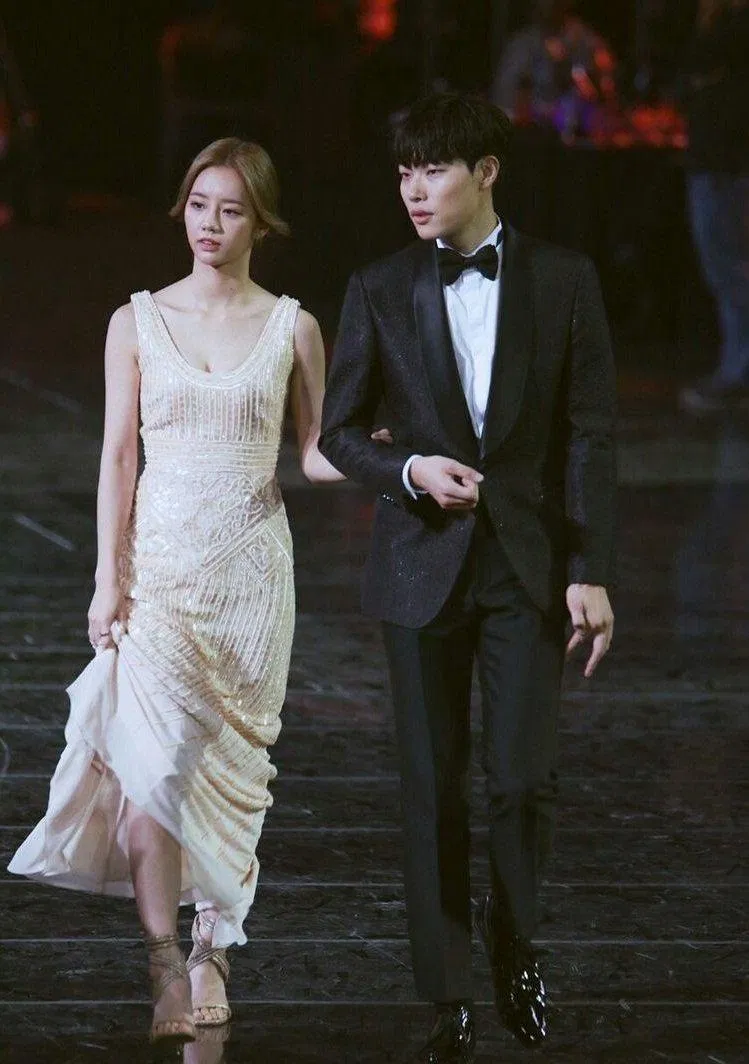 Hyeri - Ryu Jun Yeol lọt top 12 cặp đôi đỉnh nhất Kbiz theo TMI News. (Nguồn: Internet) Hyeri - Ryu Jun Yeol lọt top 12 cặp đôi đỉnh nhất Kbiz theo TMI News. (Nguồn: Internet)