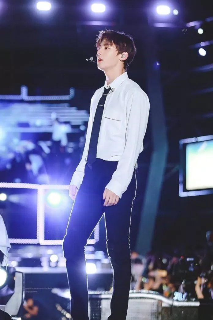 Nam thần tượng Minhyun (NU'EST) sinh năm 1995, sở hữu chiều cao nổi bật 1m81. (Nguồn: Internet) Điểm danh những idol nam cao nhất trong 31 boygroup KPOP hiện nay chiều cao hàn quốc Idol idol nam idol nam kpop cao nhất KPOP Monsta X nam ca sĩ kpop nhóm nhạc nam kpop Stray kids Super Junior thần tượng nam The Boyz