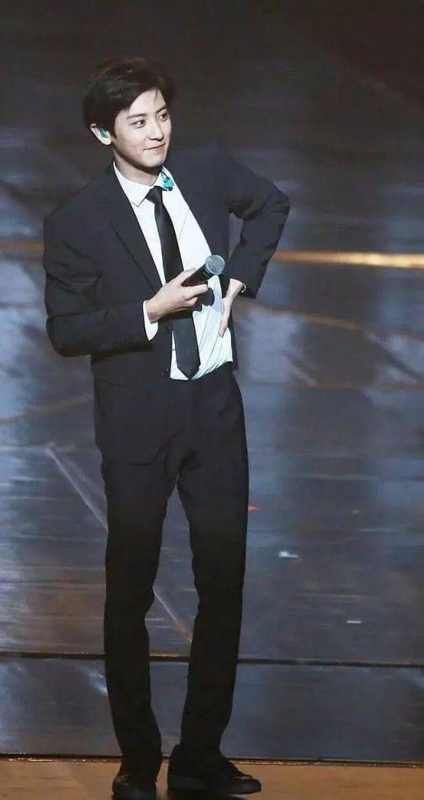 Chanyeol (EXO) sinh năm 1992, sở hữu chiều cao nổi bật 1m85. (Nguồn: Internet) Chanyeol (EXO) sinh năm 1992, sở hữu chiều cao nổi bật 1m85. (Nguồn: Internet)