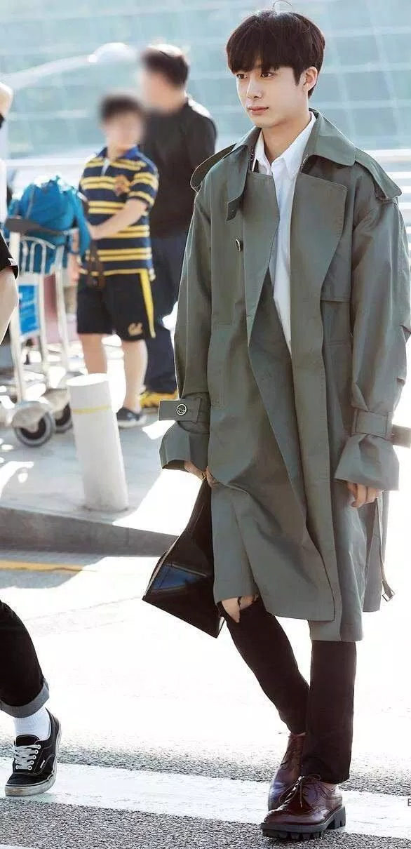 Hyungwon (MONSTA X) sinh năm 1994, sở hữu chiều cao nổi bật 1m83. (Nguồn: Internet) Hyungwon (MONSTA X) sinh năm 1994, sở hữu chiều cao nổi bật 1m83. (Nguồn: Internet)