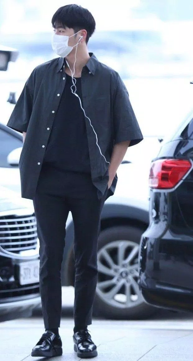 Junhoe (iKON) sinh năm 1997, sở hữu chiều cao nổi bật 1m83. (Nguồn: Internet) Junhoe (iKON) sinh năm 1997, sở hữu chiều cao nổi bật 1m83. (Nguồn: Internet)