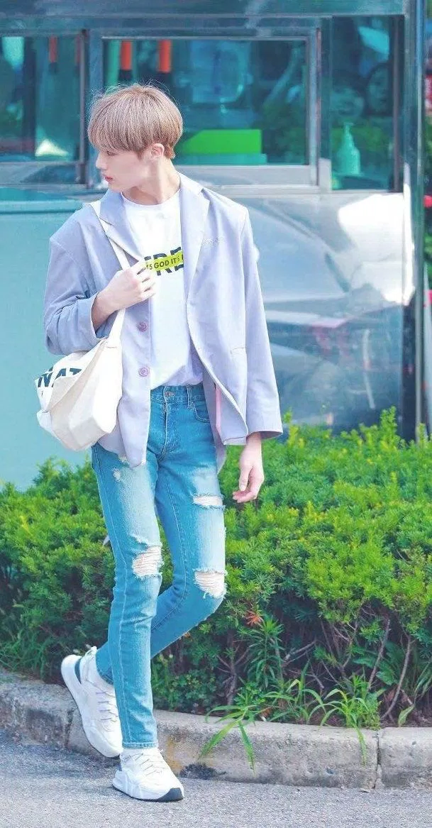 Hyunsuk (CIX) sinh năm 2001, sở hữu chiều cao nổi bật 1m86. (Nguồn: Internet) Hyunsuk (CIX) sinh năm 2001, sở hữu chiều cao nổi bật 1m86. (Nguồn: Internet)