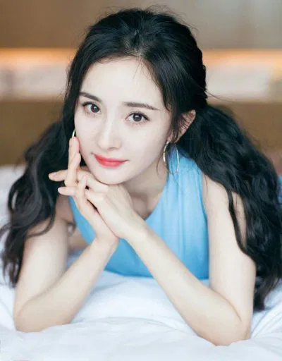 Dương Mịch chỉ "lỡ ấn nhầm" có 4 lần nhưng lần nào cũng gây tranh cãi nảy lửa. (Nguồn: Internet) Dương Mịch chỉ "lỡ ấn nhầm" có 4 lần nhưng lần nào cũng gây tranh cãi nảy lửa. (Nguồn: Internet)