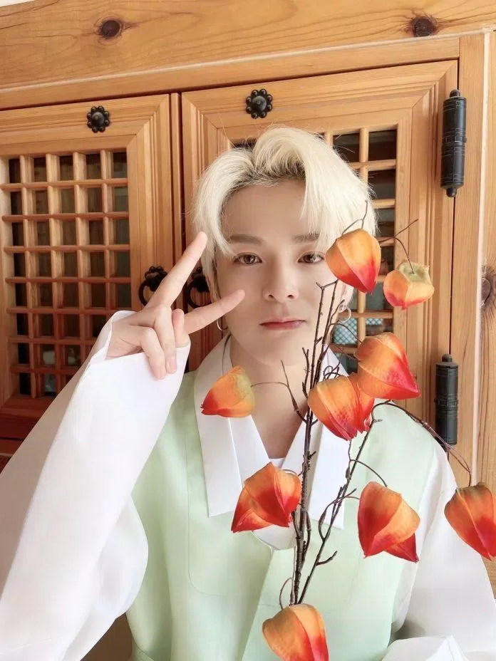 Asahi sinh ngày 20 tháng 8 năm 2001,đảm nhận vai trò sub vocal kiêm visual của boygroup TREASURE. (Nguồn: Internet) Asahi sinh ngày 20 tháng 8 năm 2001,đảm nhận vai trò sub vocal kiêm visual của boygroup TREASURE. (Nguồn: Internet)