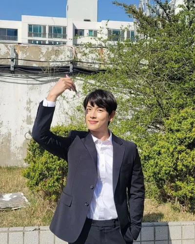 Im Siwan là một trong 8 idol KPOP hiếm hoi đã vinh dự lọt top đại diện của điện ảnh Hàn Quốc tương lai. (Nguồn: Internet) Im Siwan là một trong 8 idol KPOP hiếm hoi đã vinh dự lọt top đại diện của điện ảnh Hàn Quốc tương lai. (Nguồn: Internet)