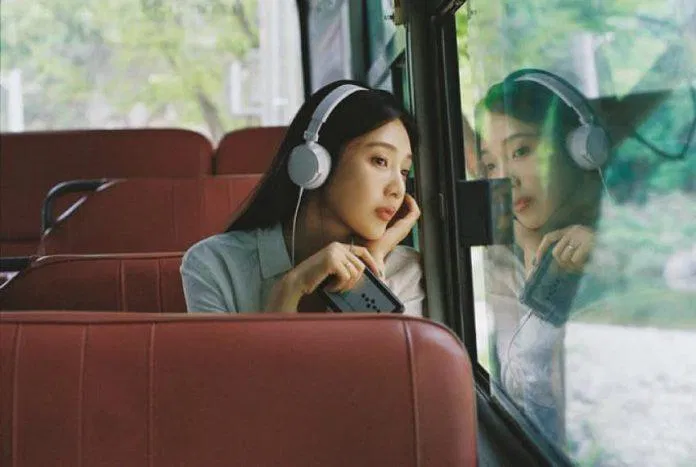 Joy đã hóa thành cô nàng đại học ngọt ngào, mang nét thơ ngây, trong trẻo (Ảnh Internet) Joy đã hóa thành cô nàng đại học ngọt ngào, mang nét thơ ngây, trong trẻo (Ảnh Internet)