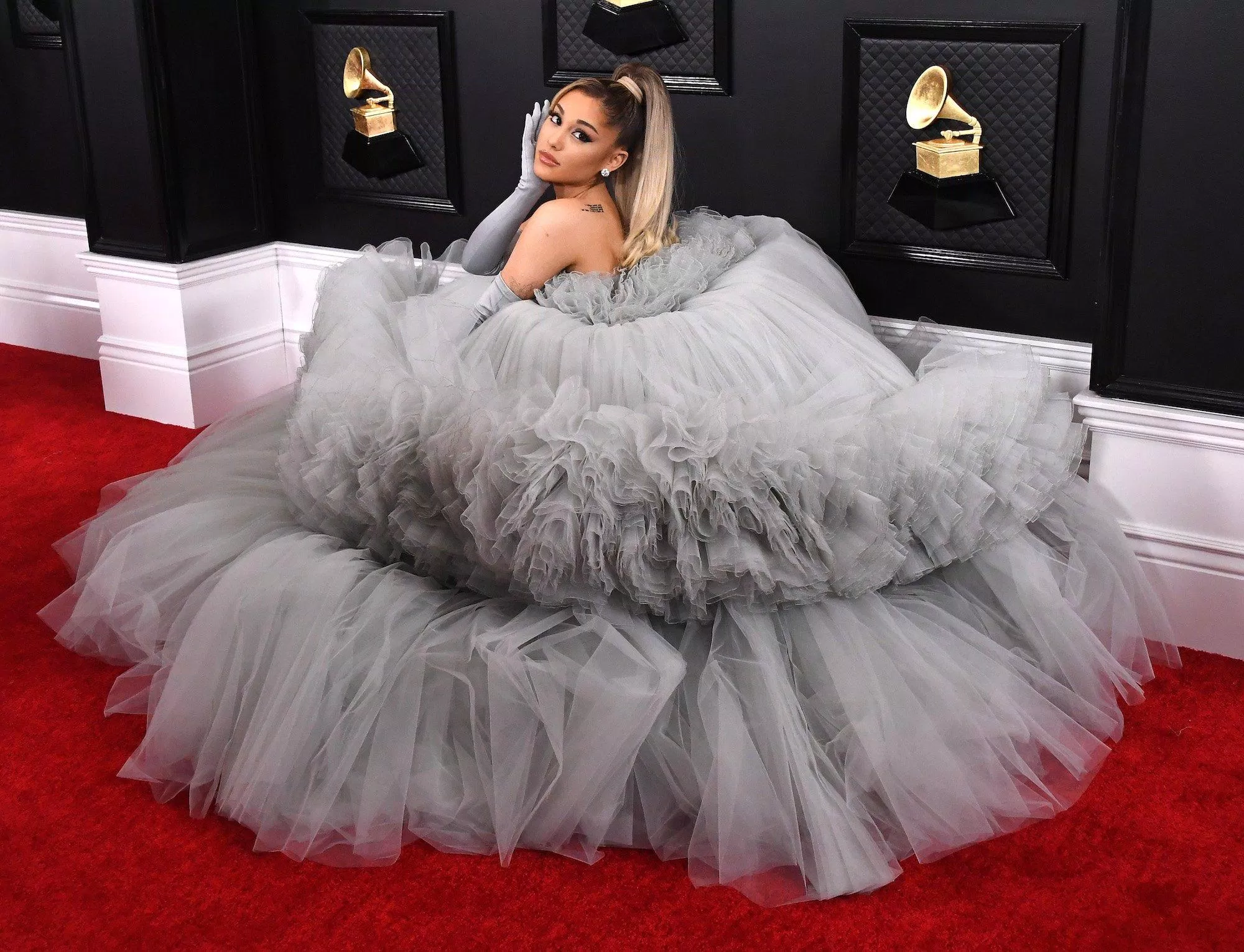 Ariana Grande là ca sĩ rất thành công hiện nay với một loạt giải thưởng (Ảnh: Internet). Ariana Grande là ca sĩ rất thành công hiện nay với một loạt giải thưởng (Ảnh: Internet).