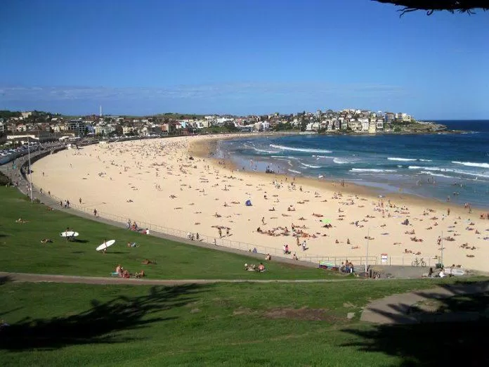 Bãi biển Bondi thu hút rất nhiều khách du lịch tại Sydney (Ảnh: Internet). Bãi biển Bondi thu hút rất nhiều khách du lịch tại Sydney (Ảnh: Internet).