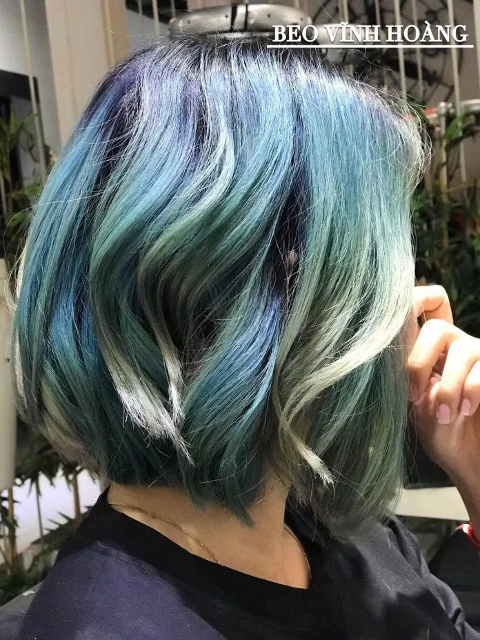 Nhuộm ombre xanh tím cũng không kém phẩn nổi bật (Nguồn: Hair Salon Beo Vĩnh Hoàng) Nhuộm ombre xanh tím cũng không kém phẩn nổi bật (Nguồn: Hair Salon Beo Vĩnh Hoàng)