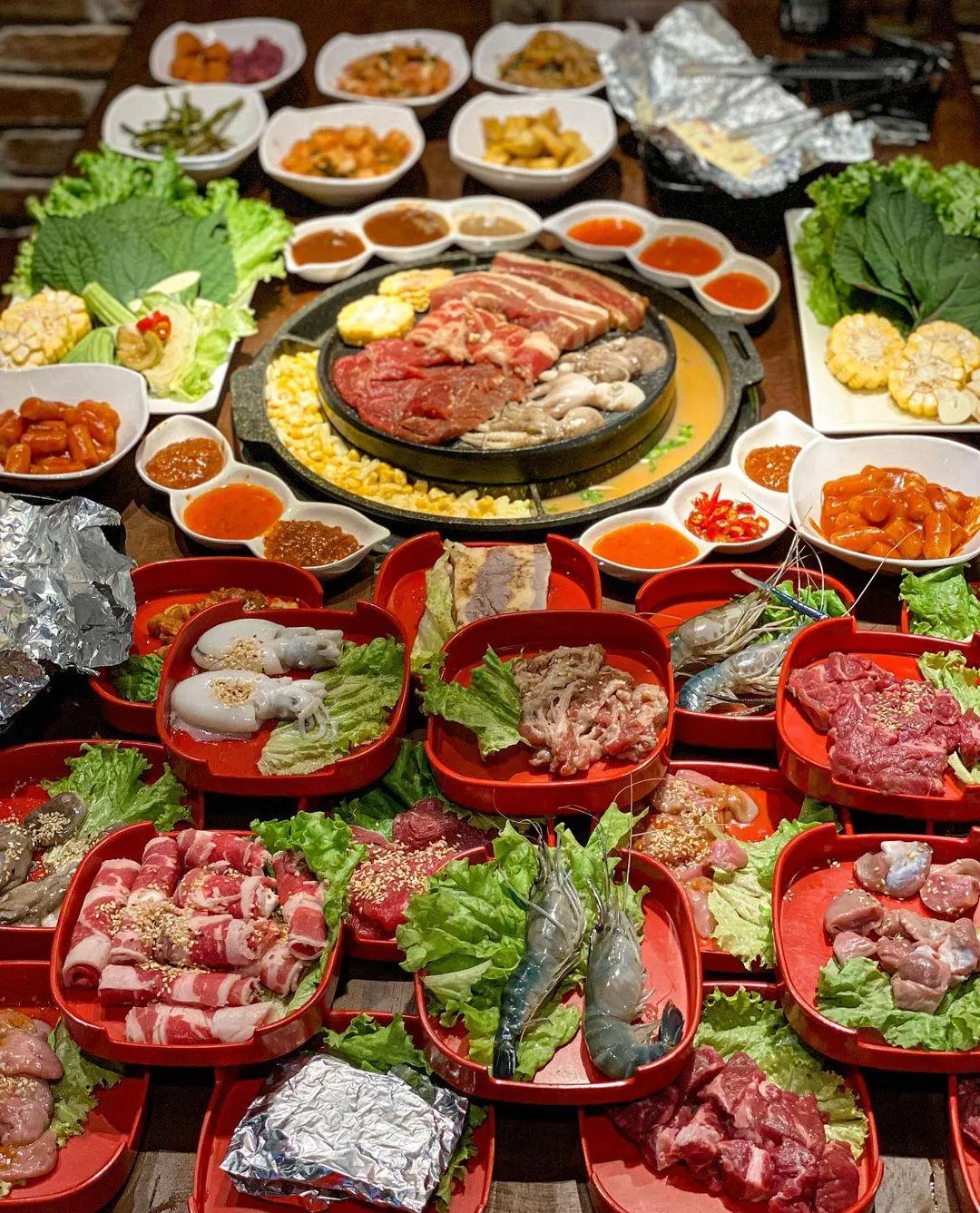 Buzza BBQ có đến 145 món để bạn thưởng thức (Ảnh Internet)