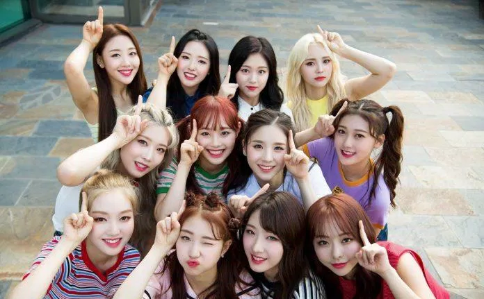 LOONA là nhóm nhạc nữ duy nhất thuộc quản lý của các công ty vừa và nhỏ lọt vào danh sách này (Ảnh: Internet). LOONA là nhóm nhạc nữ duy nhất thuộc quản lý của các công ty vừa và nhỏ lọt vào danh sách này (Ảnh: Internet)