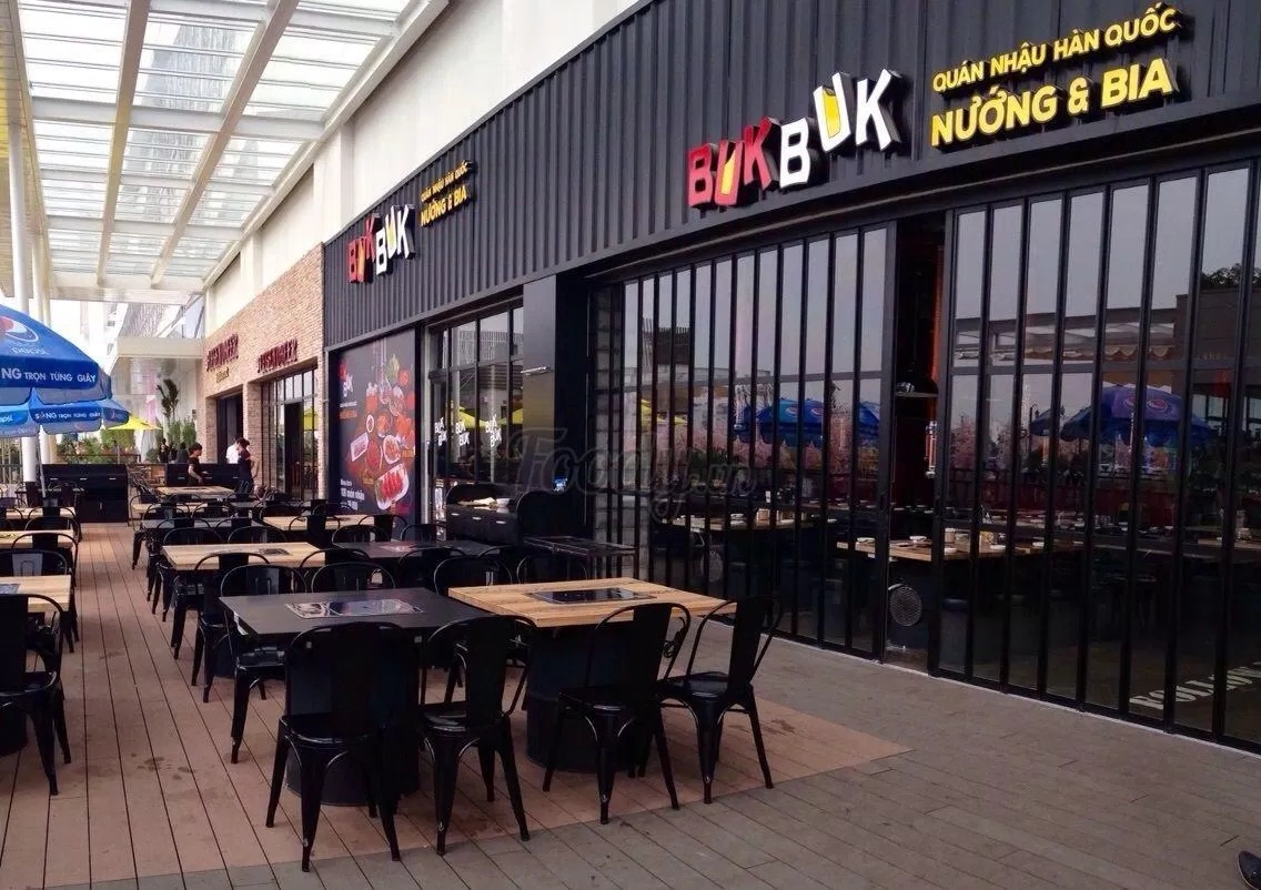Không gian ngoài trời của Buk Buk (Nguồn: Internet) Không gian ngoài trời của Buk Buk (Nguồn: Internet)