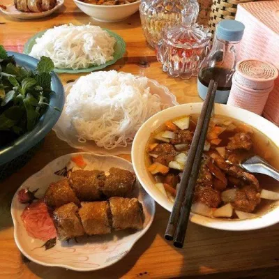 Một suất ăn đầy ắp tại Bún chả Ta Hà Nội (Nguồn: Internet) Một suất ăn đầy ắp tại Bún chả Ta Hà Nội (Nguồn: Internet)
