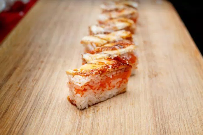 Miếng sushi hình chữ nhật rất lạ và xinh xắn (Ảnh: Internet).