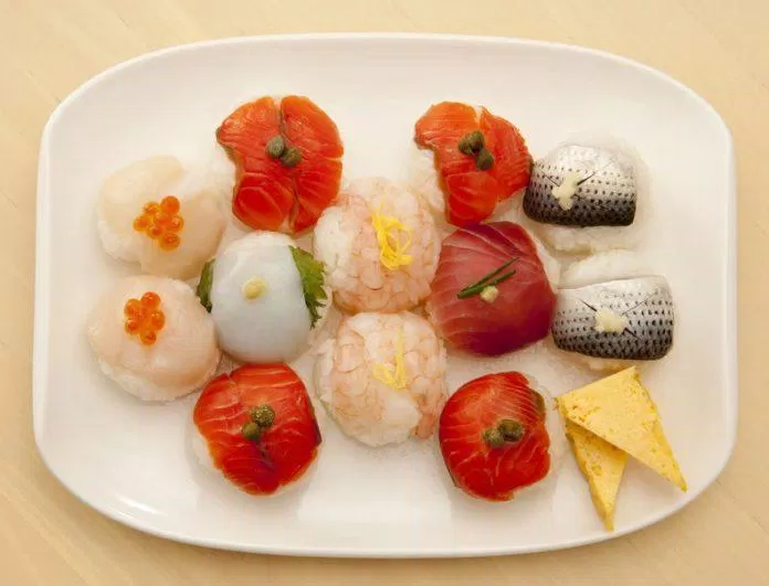 Những "viên" sushi tròn vo nhìn thật hấp dẫn (Ảnh: Internet).