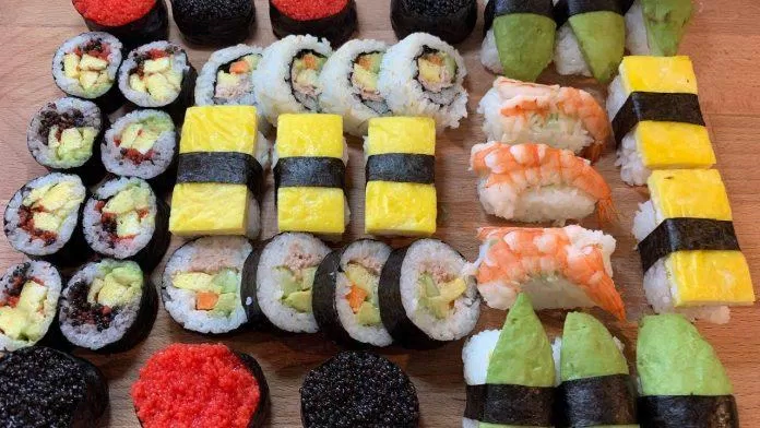 Sushi luôn là một trong những món đặc sản nổi tiếng nhất trên thế giới, thu hút khách du lịch đến với Nhật Bản (Ảnh: Internet).