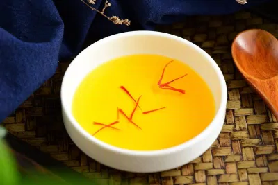 Ứng dụng Saffron vào việc đắp mặt, pha nước uống rất có lợi cho cơ thể.