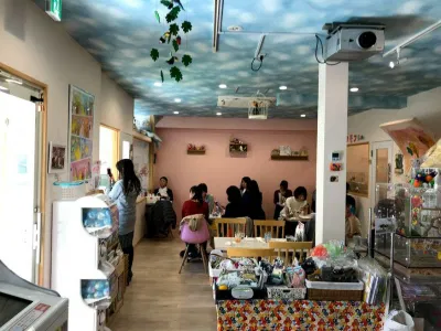Không gian bên trong Kotori Cafe (Ảnh: Internet). Không gian bên trong Kotori Cafe (Ảnh: Internet).