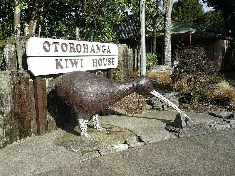 Cổng vào của Nhà Kiwi Otorohanga (Ảnh: Internet). Cổng vào của Nhà Kiwi Otorohanga (Ảnh: Internet).