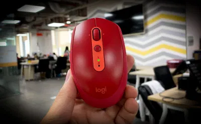 Kiểu dáng nhỏ gọn quen thuộc của chuột Logitech M590 (Ảnh: Internet). Kiểu dáng nhỏ gọn quen thuộc của chuột Logitech M590 (Ảnh: Internet).