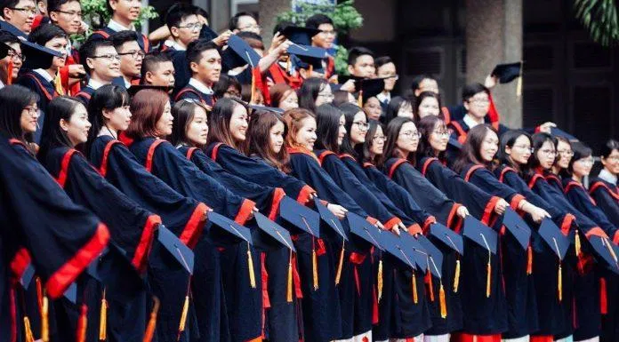 Chọn trang phục khi chụp kỷ yếu (Nguồn ảnh: Internet). Chọn trang phục khi chụp kỷ yếu (Nguồn ảnh: Internet).