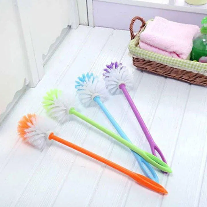 Những chiếc cọ bồn cầu nên được vệ sinh thường xuyên (Ảnh: Internet). Những chiếc cọ bồn cầu nên được vệ sinh thường xuyên (Ảnh: Internet).