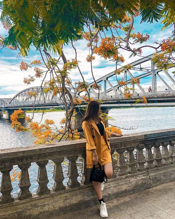 Sông Hương mềm mại chảy ngang qua thành phố đã trở thành “linh hồn” của vùng đất cố đô (Nguồn ảnh: Internet). Sông Hương mềm mại chảy ngang qua thành phố đã trở thành “linh hồn” của vùng đất cố đô (Nguồn ảnh: Internet).