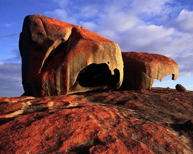 Bãi đá Remarkable Rocks cực kỳ ấn tượng (Ảnh: Internet).