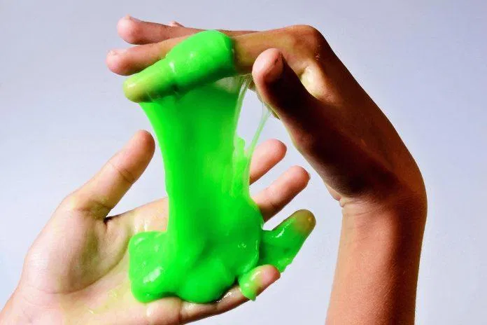 Hầu hết các loại slime đều chứa borax là một chất hóa học có nhiều tác hại tiềm ẩn (Ảnh: Internet). Hầu hết các loại slime đều chứa borax là một chất hóa học có nhiều tác hại tiềm ẩn (Ảnh: Internet).
