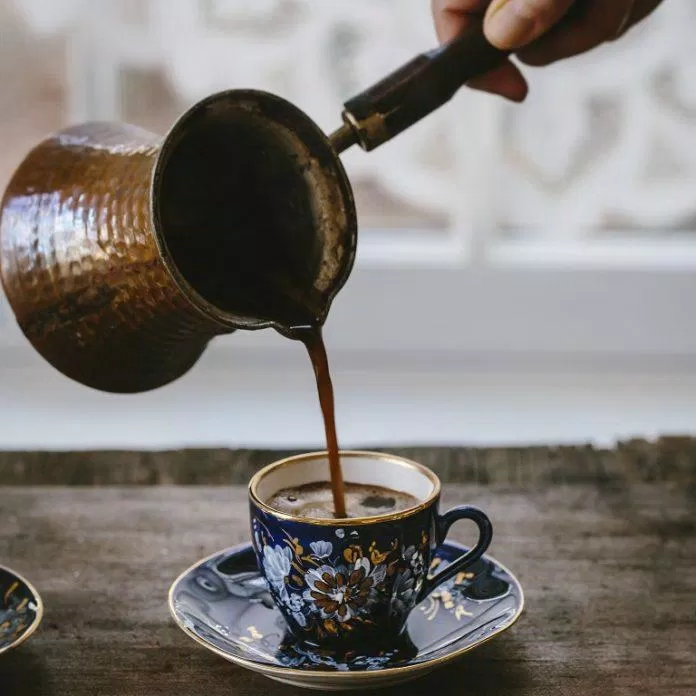 Người Ả Rập có những cách pha chế cà phê rất riêng (Ảnh: Internet).