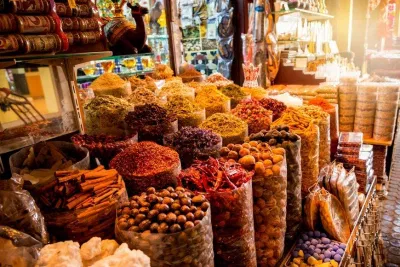 Vô số loại gia vị khác nhau được bày bán tại các chợ ở Dubai (Ảnh: Internet). Vô số loại gia vị khác nhau được bày bán tại các chợ ở Dubai (Ảnh: Internet).
