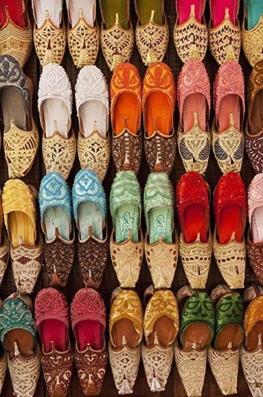 Giày truyền thống của người Ả Rập rất đa dạng về màu sắc và hoa văn (Ảnh: Internet).