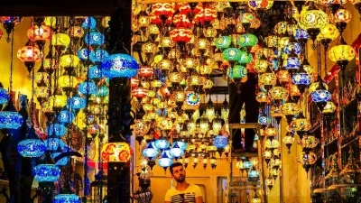 Những chiếc đèn lồng đủ hình dáng và màu sắc rất đẹp mắt của Dubai (Ảnh: Internet). Những chiếc đèn lồng đủ hình dáng và màu sắc rất đẹp mắt của Dubai (Ảnh: Internet).