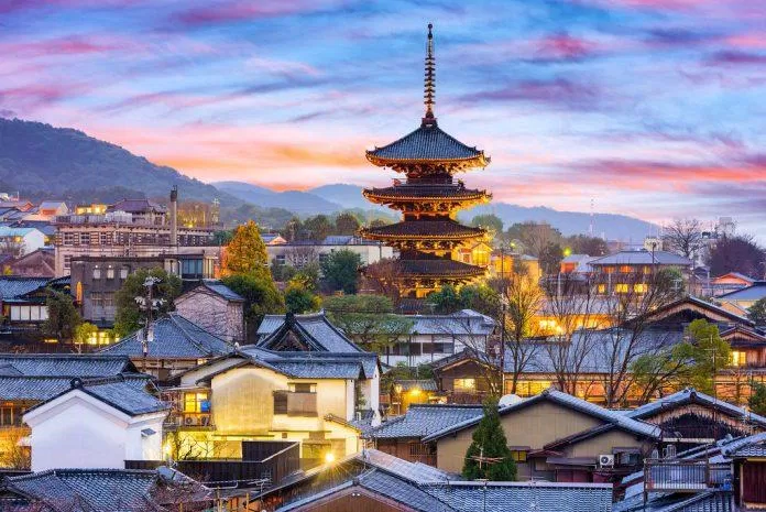 Thành phố Kyoto đẹp cổ kính trong hoàng hôn (Ảnh: Internet).