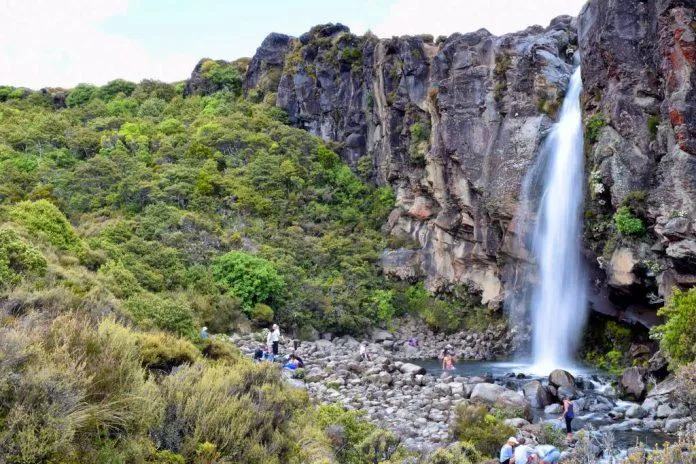 Dòng nước trắng xóa của thác Taranaki (Ảnh: Internet).