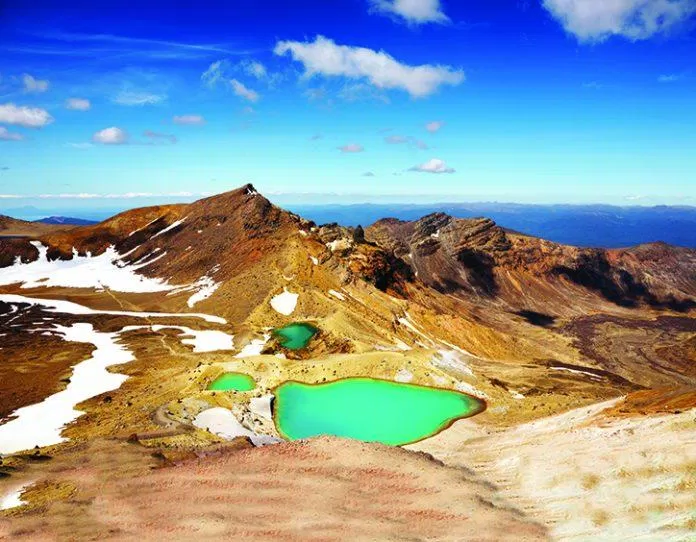 Hồ nước xanh như ngọc tại Công viên Quốc gia Tongariro, New Zealand (Ảnh: Internet). Hồ nước xanh như ngọc tại Công viên Quốc gia Tongariro, New Zealand (Ảnh: Internet).