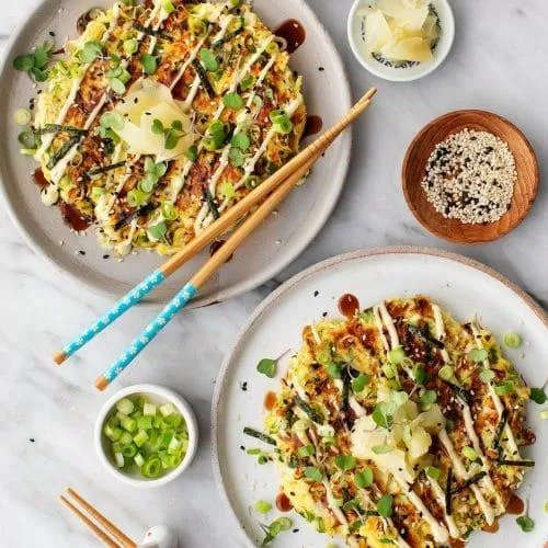 Okonomiyaki nhìn rất giống bánh xèo của Việt Nam (Ảnh: Internet).