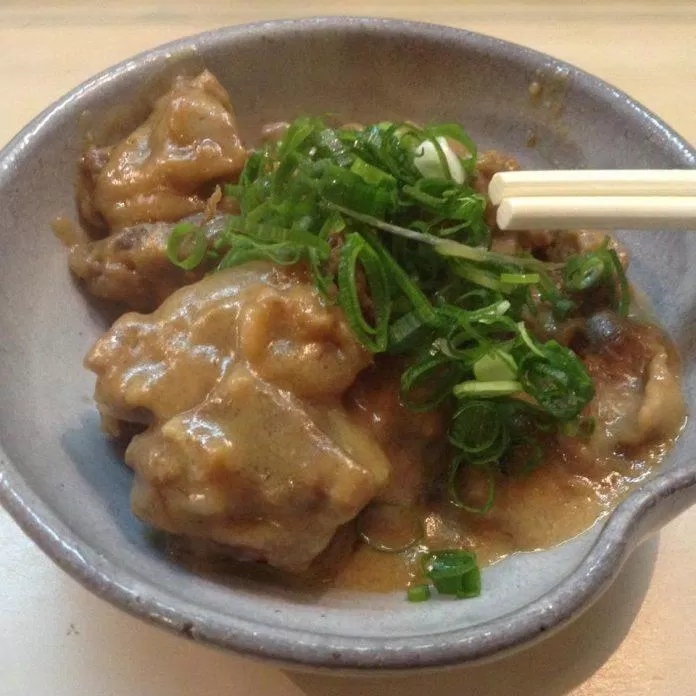 Thịt bò góp mặt trong nhiều món ăn ngon của Osaka, bao gồm cả doteyaki (Ảnh: Internet).