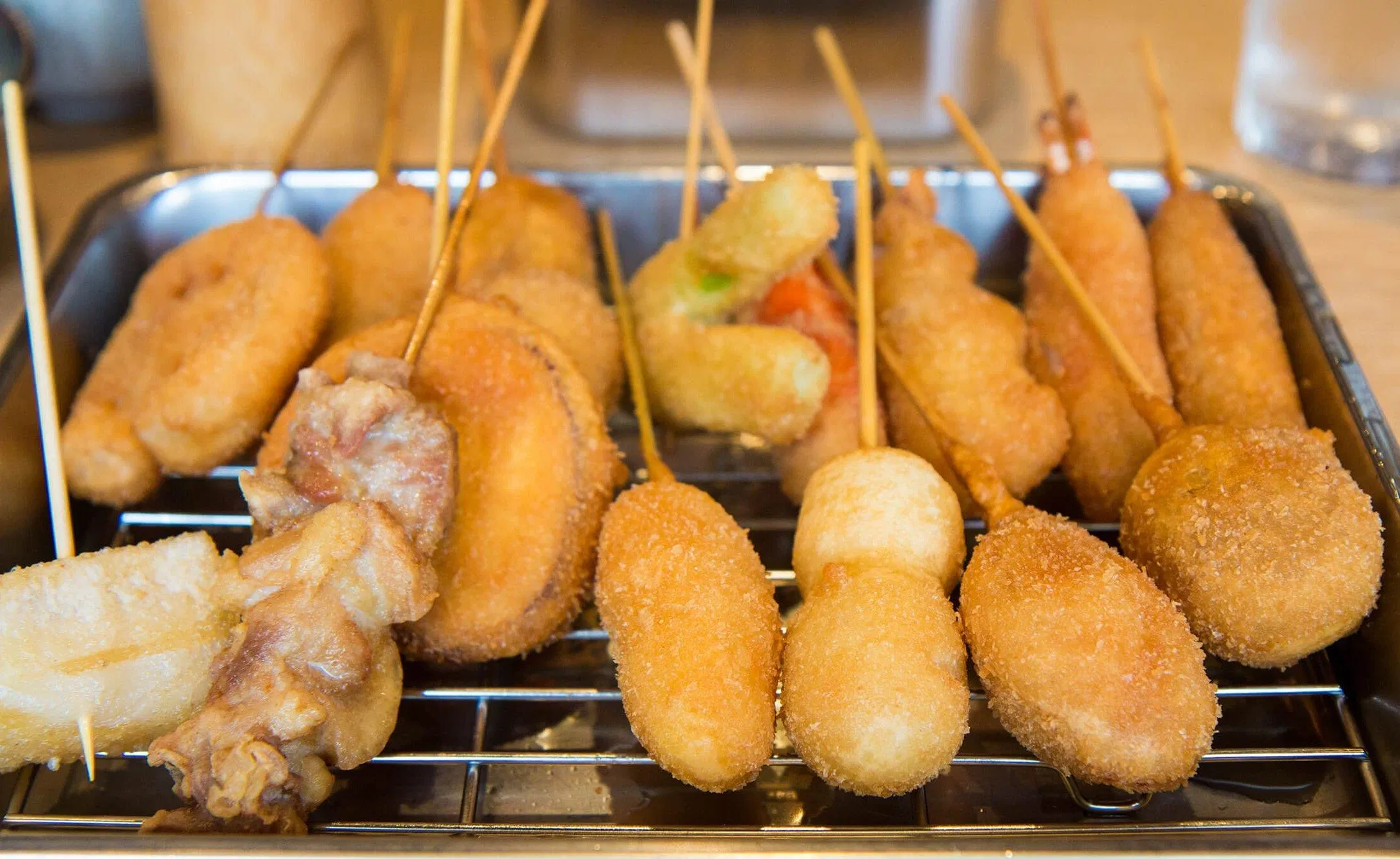 Những xiên que kushikatsu với nhiều hình thù rất hấp dẫn (Ảnh: Internet). Những xiên que kushikatsu với nhiều hình thù rất hấp dẫn (Ảnh: Internet).