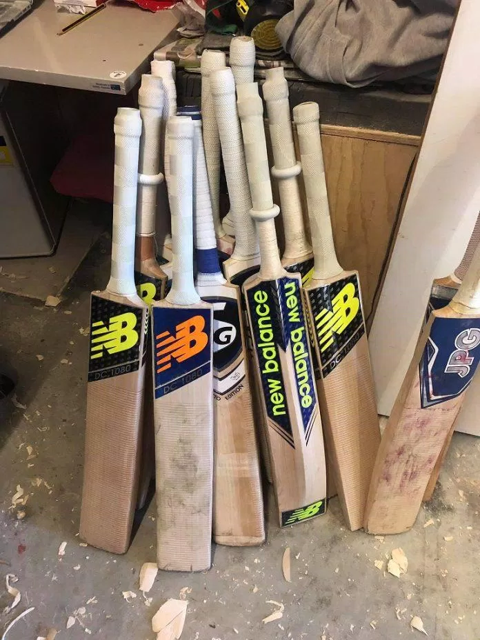 Vợt cricket có hình dáng khá lạ mắt (Ảnh: Internet). Vợt cricket có hình dáng khá lạ mắt (Ảnh: Internet).