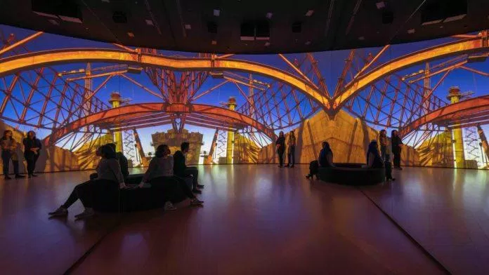 Phòng trưng bày ZERO với màn hình cong cực lớn (Ảnh: Internet).