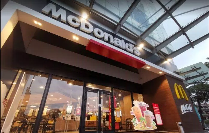 Hình ảnh của McDonald's (Nguồn: Internet) TOP 8 cửa hàng fast food được yêu thích nhất tại Hà Nội: Lựa chọn đáng thử cho người bận rộn bận rộn Burger King Circle K cửa hàng cửa hàng tiện lợi Cửa hàng tiện lợi 24h Circle K fast food fast food hà nội gà rán Gà rán Popeyes Hà Nội Jollibee KFC list List 5 List cửa hàng fast food hà nội list shop lotteria McDonalds người bận rộn Popeyes thông tin thức ăn nhanh thực đơn Thực đơn của Burger King Thực đơn của Cửa hàng tiện lợi 24h Circle K Thực đơn của Gà rán Popeyes Thực đơn của Jollibee Thực đơn của KFC Thực đơn của Lotteria Thực đơn của McDonald s Thực đơn của Valhalla Grill tiện lợi top 8 Top 8 cửa hàng fast food được yêu thích nhất tại Hà Nội lựa chọn đáng thử cho người bận rộ top cửa hàng fast food hà nội top quán ngon Valhalla Grill