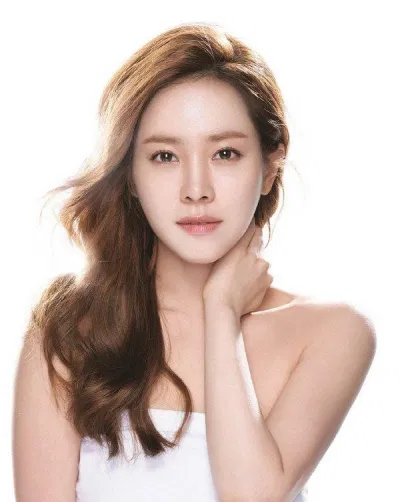 Han Ji Min có nhóm bạn ấn tượng do tính cách hướng ngoại của mình. (Nguồn: Internet)