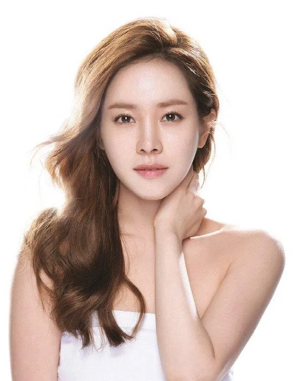 Han Ji Min có nhóm bạn ấn tượng do tính cách hướng ngoại của mình. (Nguồn: Internet)