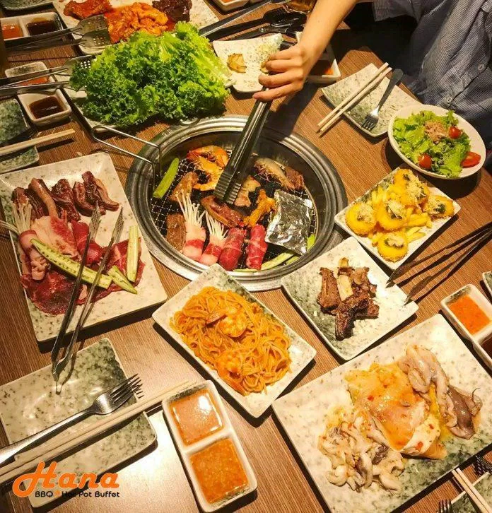Hana BBQ & Hot Pot Buffet là nhà hàng đồ nướng và lẩu mang phong cách Nhật Bản - Hàn Quốc. (Ảnh Facebook của