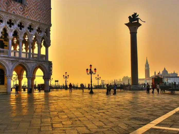 Ngắm hoàng hôn tại Quảng trường Saint Mark (Ảnh: Internet). Ngắm hoàng hôn tại Quảng trường Saint Mark (Ảnh: Internet).