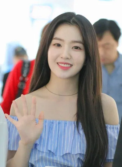 Irene được nhận xét sở hữu nụ cười “đốn tim” bao người vì sự dịu dàng, nhẹ nhàng của mình (Nguồn ảnh: Internet). Irene được nhận xét sở hữu nụ cười “đốn tim” bao người vì sự dịu dàng, nhẹ nhàng của mình (Nguồn ảnh: Internet).
