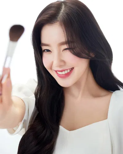 Irene được nhận xét sở hữu nụ cười “đốn tim” bao người vì sự dịu dàng, nhẹ nhàng của mình (Nguồn ảnh: Internet). Irene được nhận xét sở hữu nụ cười “đốn tim” bao người vì sự dịu dàng, nhẹ nhàng của mình (Nguồn ảnh: Internet).