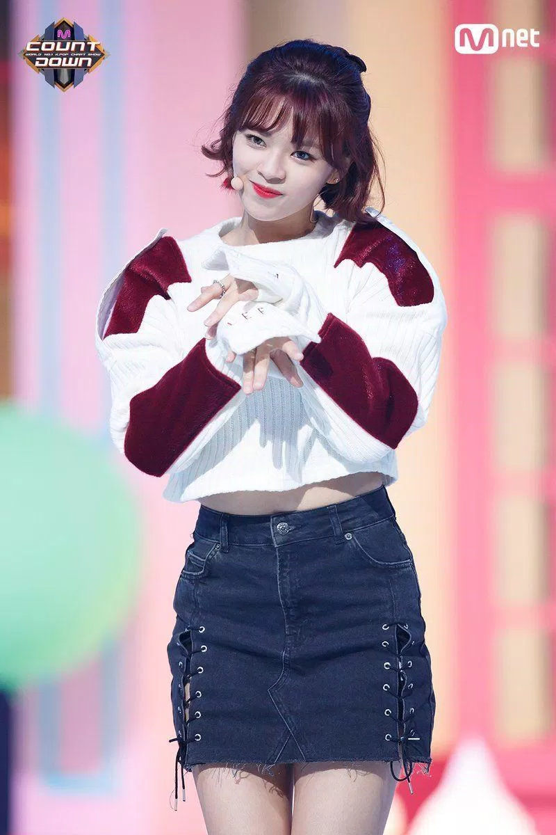 Jeongyeon (TWICE) có bố là người nổi tiếng. (Nguồn: Internet)