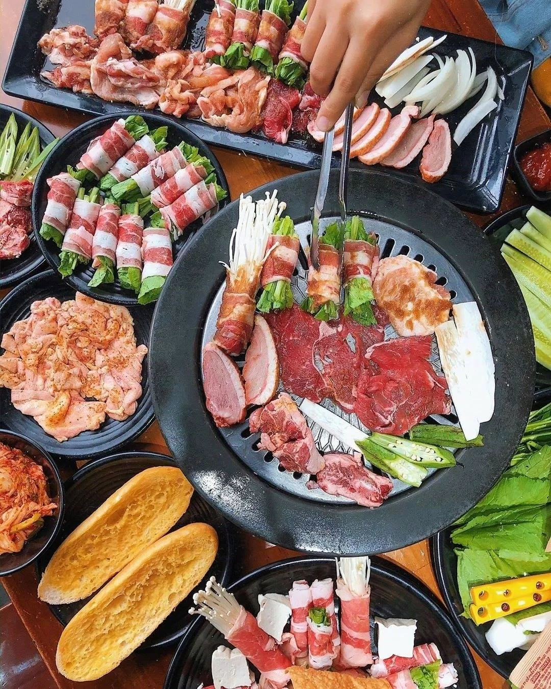 Bàn ăn hấp dẫn tại Jlegu BBQ (Nguồn: Internet)